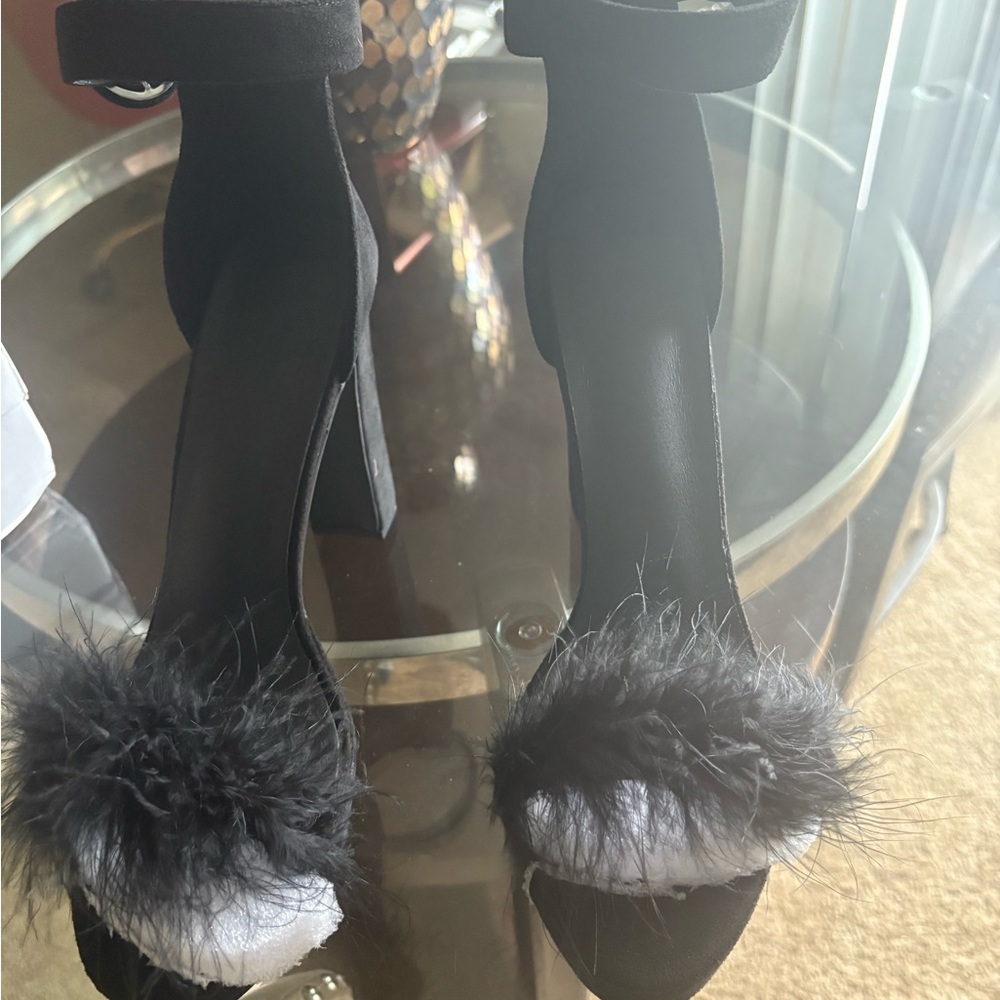 Elegant Black Heeled Sandals with Faux Fur Accent